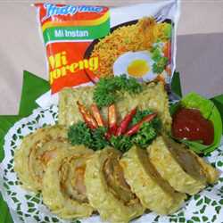Indomie sausage chicken roll