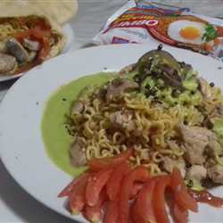 		Indomie tuna dengan saus avocado dan pita bread