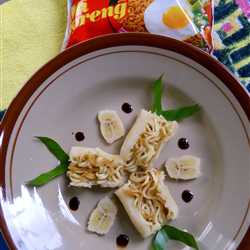 PIKUMI (Pisang Kukus isi Mie)