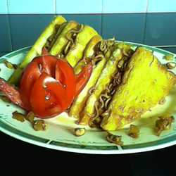 PIRAMID ROTI GORENG DAGING CINCANG ALA MI INDOMIE SAMBAL TERASI PEDAS