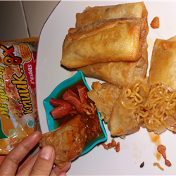Lumpia indomie kriuk saos tiram sosis pedass