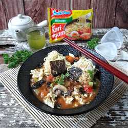 Indomie Onigiri in Japanese Curry