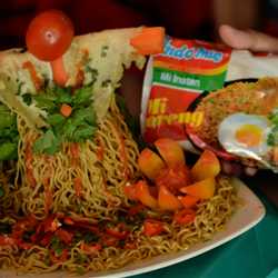 Mie goreng gaun pengantin rasa tomat