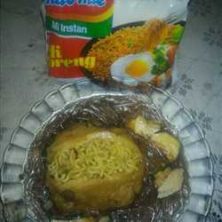Pekaplam tingmi (Pempek Kapal Selam Bunting Indomie)