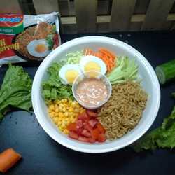 Salad Indomie goreng sehat