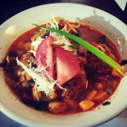 Sup Bola-Bola Ikan Indomie
