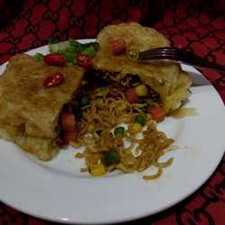Puff Pastry Goreng  Indomie  Rendang